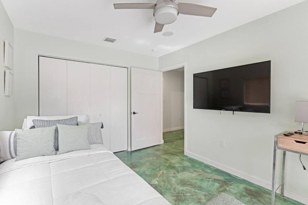 Heated Pool I Soundproof Home I Firepit I 630Mbps Hollywood Luaran gambar